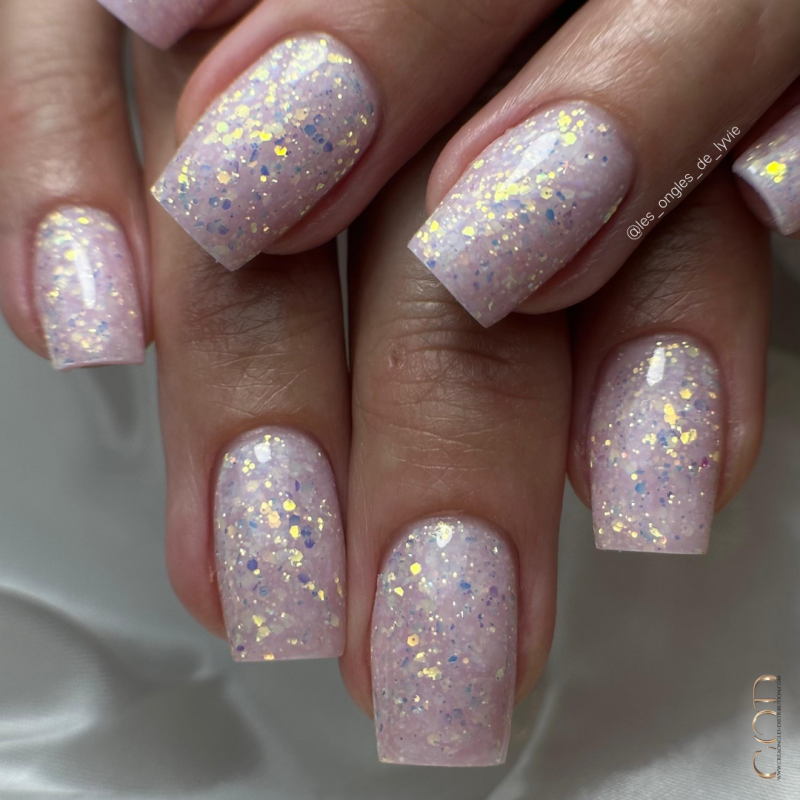 Pose carrée avec le Pro Liquid Gel Shimmer Pastel Rose