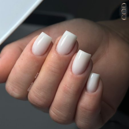 Renfort avec le Easy Ultra Milky White Renfort avec le Easy Ultra Milky White