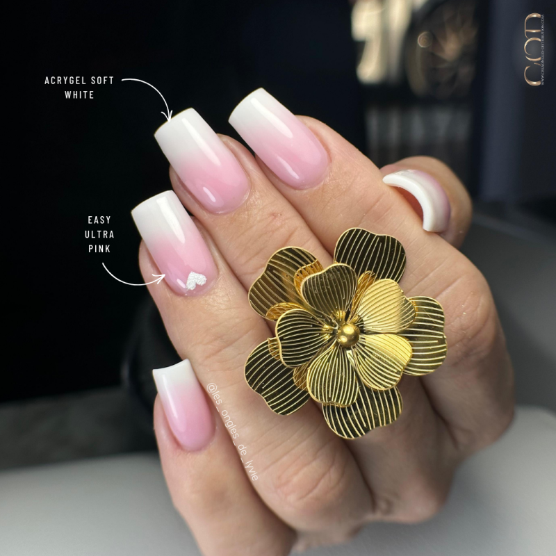 Pose babyboomer avec le Easy Ultra Pink et l'Acrygel Soft White