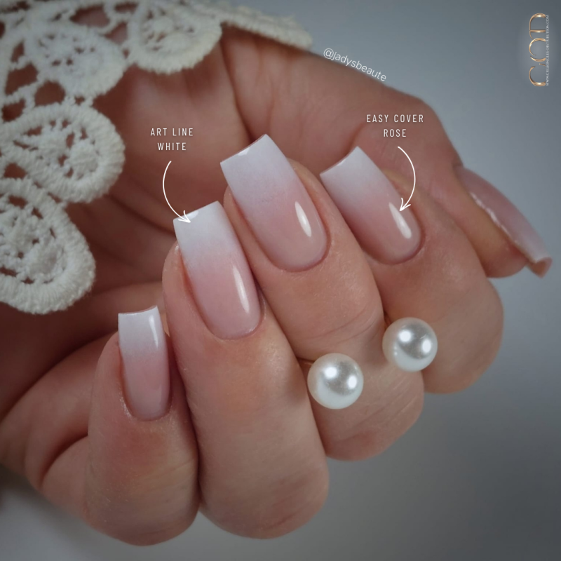 Pose avec le Easy Cover Rose et le Painting White