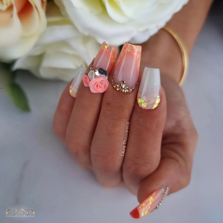 Pose coffin court avec le Easy Glitter Milky White Pose coffin court avec le Easy Glitter Milky White