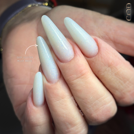 Pose avec le Easy Glitter Milky White Pose avec le Easy Glitter Milky White