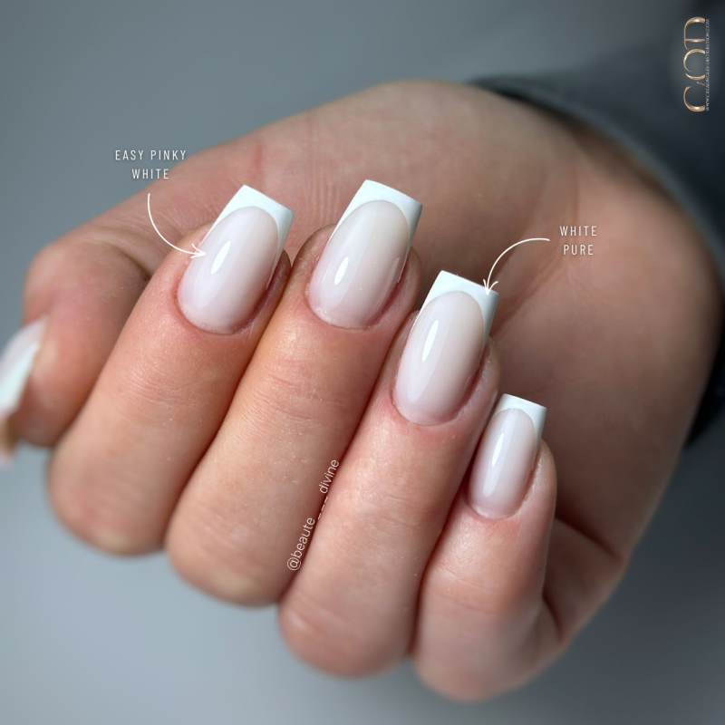 Pose avec le Easy Pinky White et le White Pure