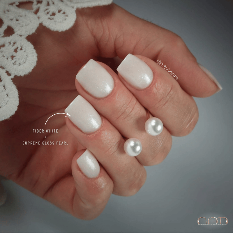 Pose carrée en renfort avec le Fiber White et la Supreme Gloss Pearl