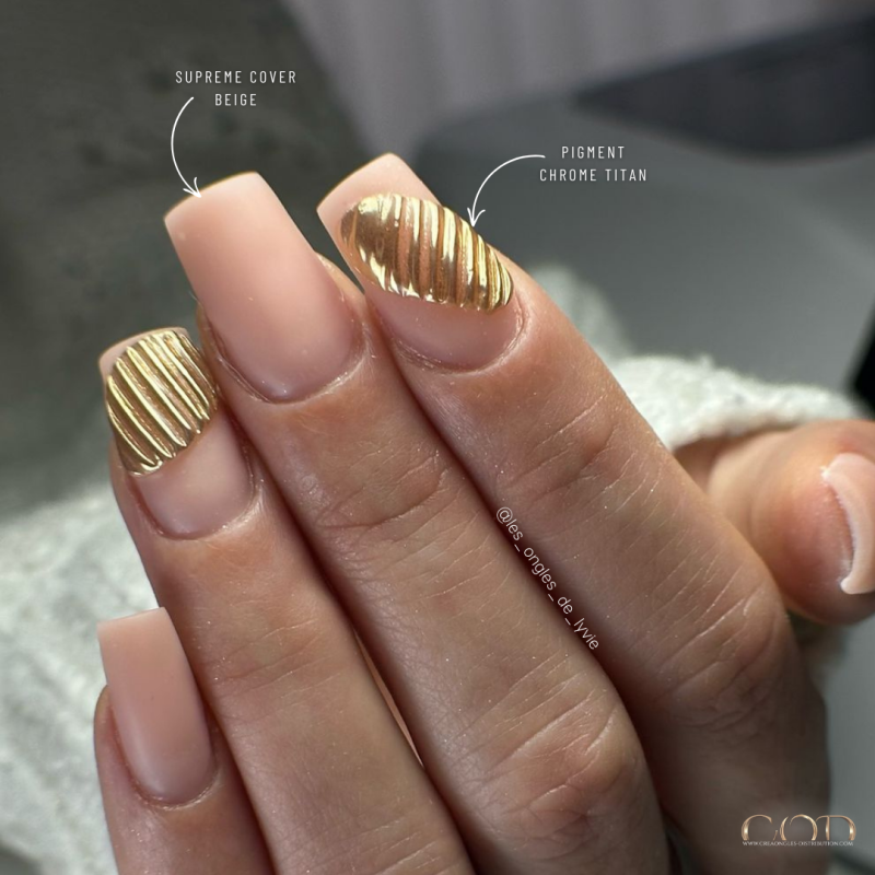 Pose carrée avec le Supreme Cover Beige et nail art 3D avec le 3D Gel Clear et le Pigment Chrome Titan