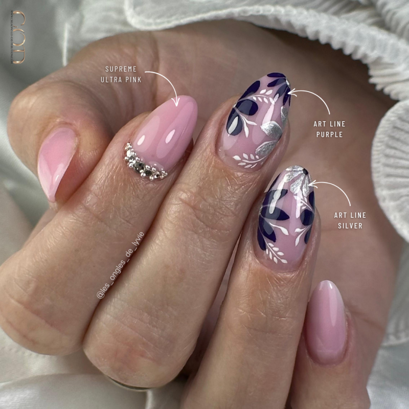 Pose en amande avec le Supreme Ultra Pink et les Art Line Purple et Silver en nail art