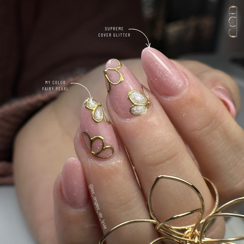 Pose en amande avec le Supreme Cover Glitter et nail art avec le My Color Fairy Pearl et le Pigment Chrome Titan