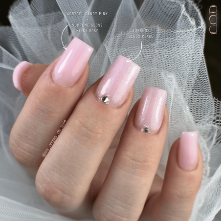 Pose carrée avec l'Acrygel Candy Pink, la Supreme Gloss Milky Rose et la Supreme Gloss Pearl