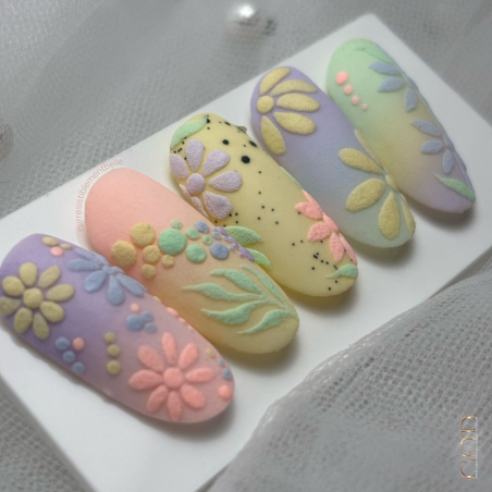 Capsules colorée avec collection Sweet macaron, nail art fleurs et dégradés de couleurs pastel