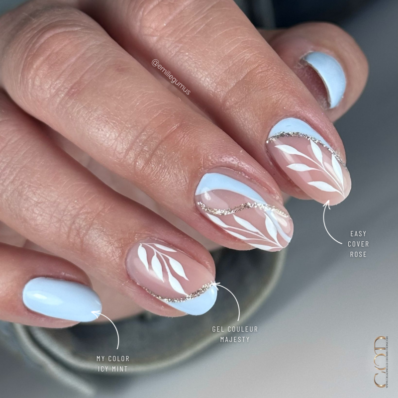 Pose d'ongles avec nail art réalisé avec le vsp Icy Mint bleu pastel