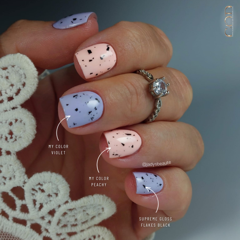 Pose d'ongles réalisée avec le vsp Peachy, pêche pastel et le Violet, pastel violet de la colleciton Sweet Macaron