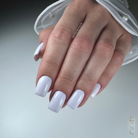 Pose d'ongles avec le vsp Lavender, un violet clair pastel de la collection Sweet Macaron Pose d'ongles avec le vsp Lavender, un violet clair pastel de la collection Sweet Macaron