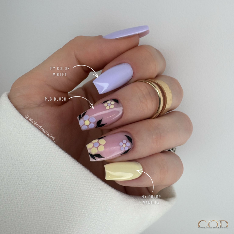 Pose d'ongles avec le vsp violet, un lila pastel et le vanilla, un jaune pastel de la collection Sweet macaron