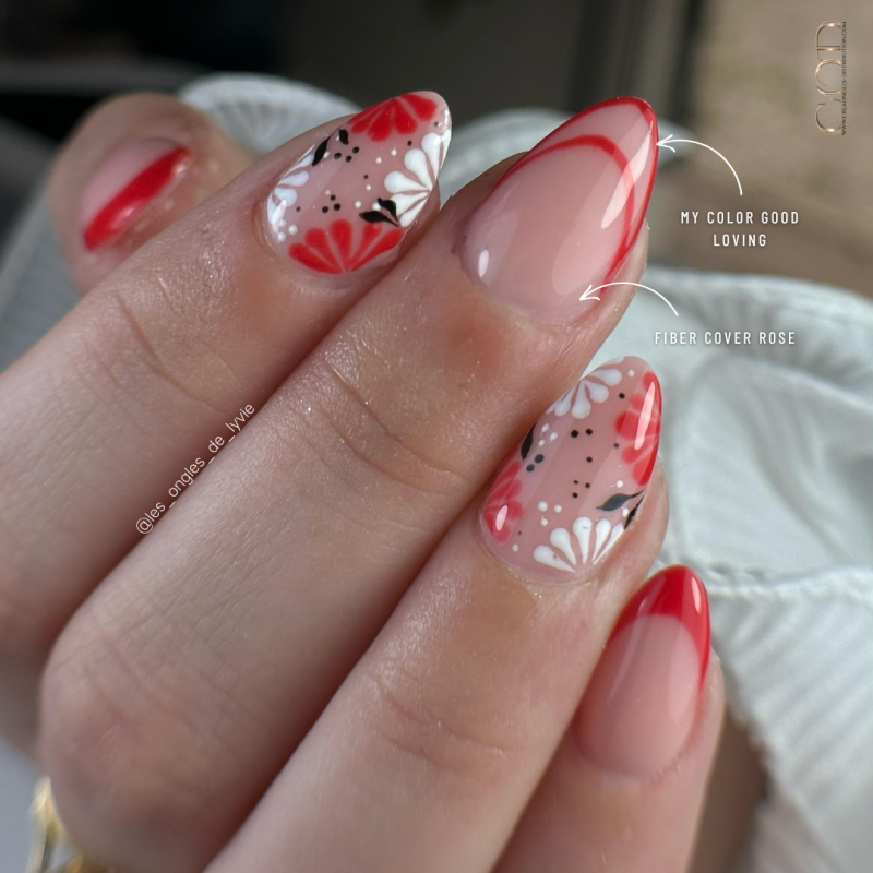 Pose en amande avec le My Color Good Loving et le Fiber Cover Rose