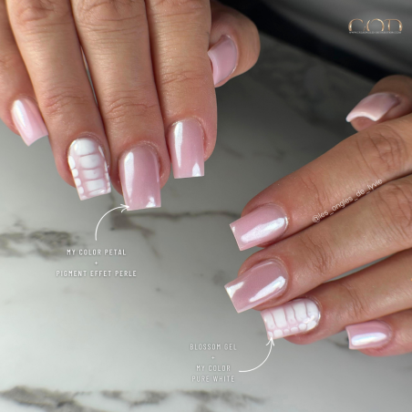 Pose carrée avec le My Color Petal, le Pigment Effet Perle, Blossom Gel et le My Color Pure White