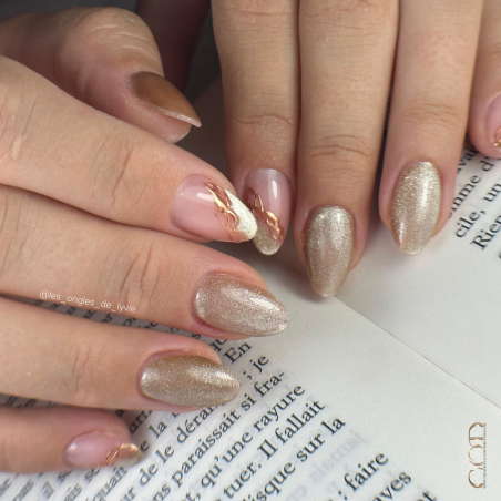 Pose en amande avec le My Color Golden Hour