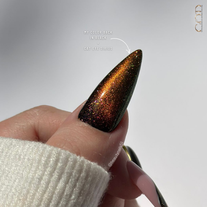 Pose en amande avec le Cat Eye Sirius de la collection Galaxy