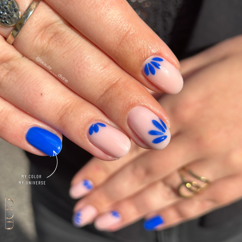 Pose d'ongle amande courte et nail art avec le vsp My Universe