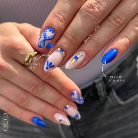 Pose d'ongle amande et nail art avec le vsp My Universe