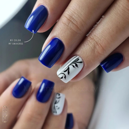 Pose d'ongle carré avec le vsp Mystérious Night