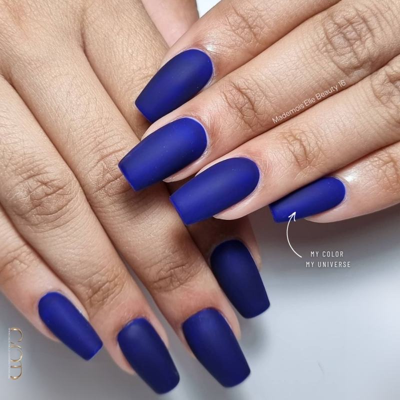 Pose d'ongle carré avec le vsp Mystérious Night