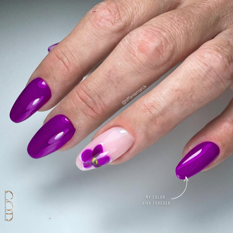 Pose d'ongle amande et nail art avec le vsp My Viva Forever