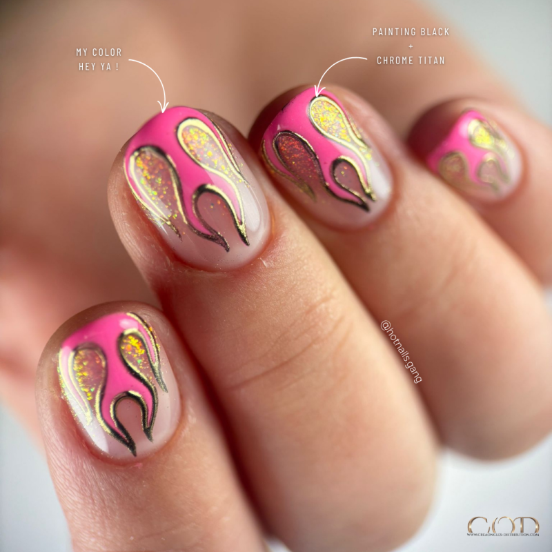 Pose avec le My Color Hey Ya ! et le Pigment Chrome Titan