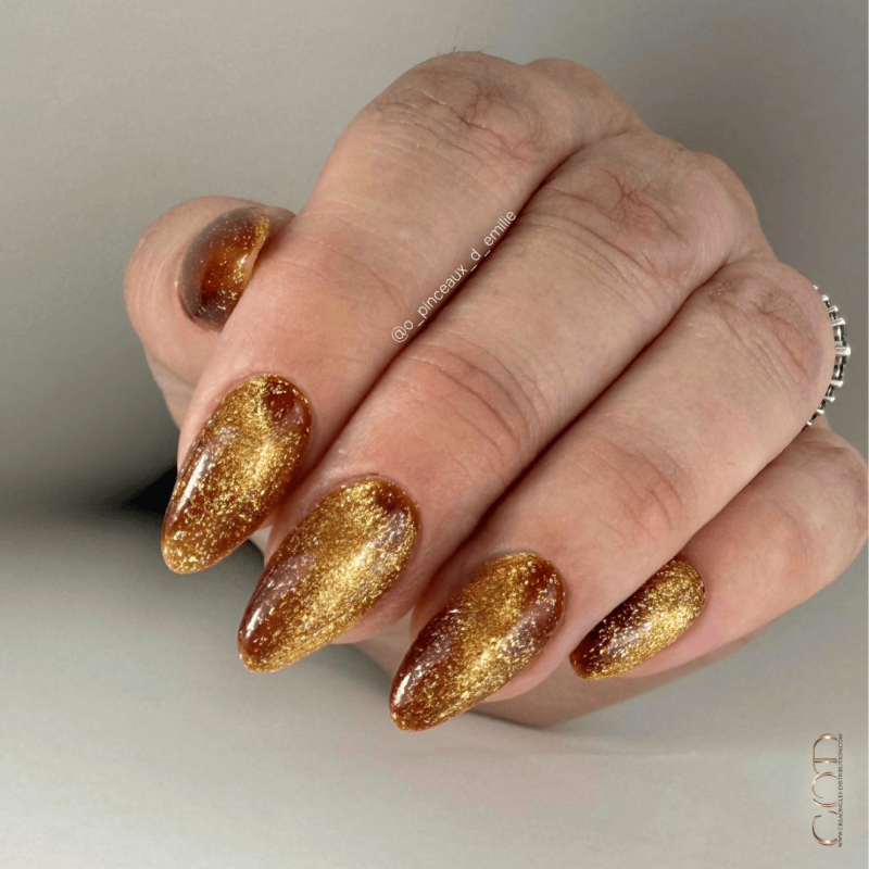 Pose amande avec le Cat Eye Caramel