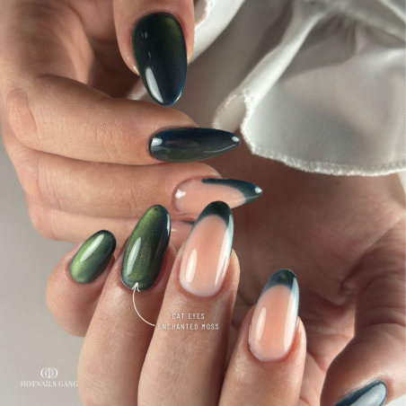Pose amande avec le vernis semi permanent  Enchanted Moss