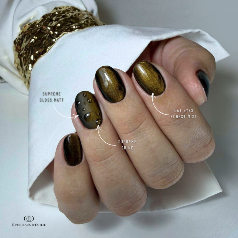 Pose carrée avec le vernis semi permanent Forest Mist