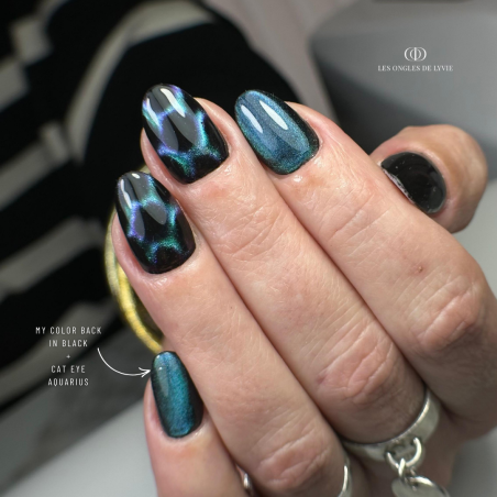 Pose ovale avec le My Color Cat Eye Aquarius et Back In Black