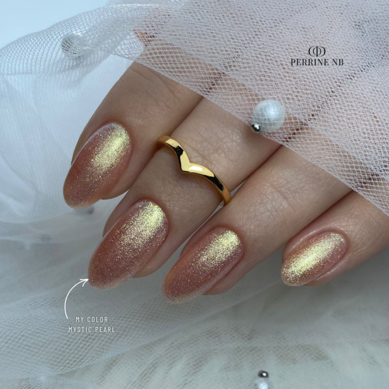 Pose d'ongles en amandes avec le My Color Mystic Pearl