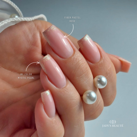 Pose d'ongles carrée avec le My Color Mystic Pearl en french