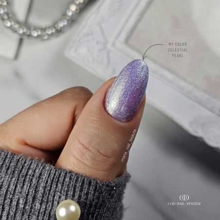 Pose d'ongles en amandes avec le My Color Celestial Pearl