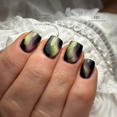 Pose d'ongles carrée avec le Cat Eye Gemini