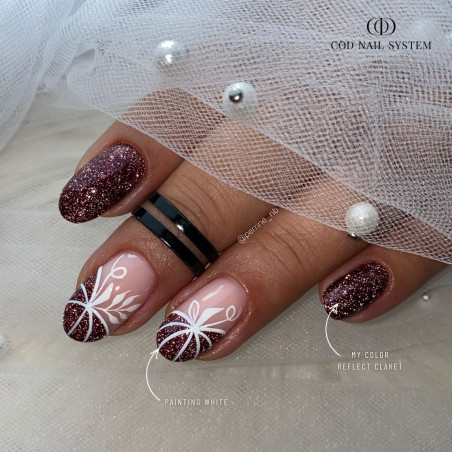 Ongles amande courte réalisée avec le my color Reflect Claret