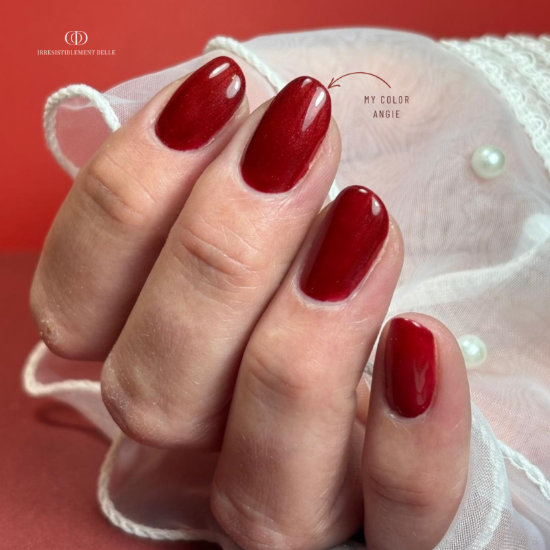 Pose ovale avec le My Color Angie, rouge irisé