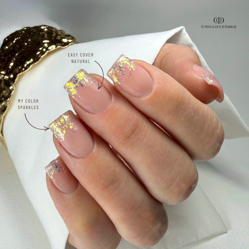 Pose d'ongles carrée avec le My Color Sparkles, transparent pailleté irisé aurora