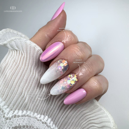 ongle amande cutiglitter et pigment aurora