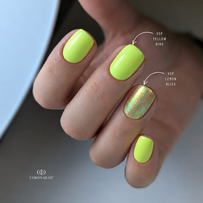 Renfort sur ongles naturels avec vernis semi permanent Lemon Bliss jaune pailleté