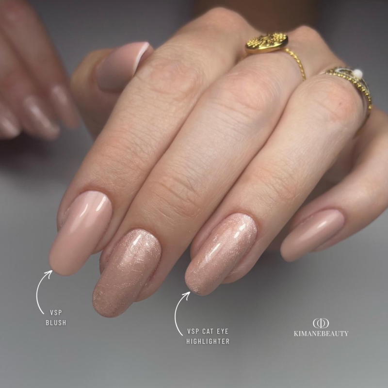 Pose d'ongles en amandes avec le VSP Cat Eye Highlighter nude beige rosé