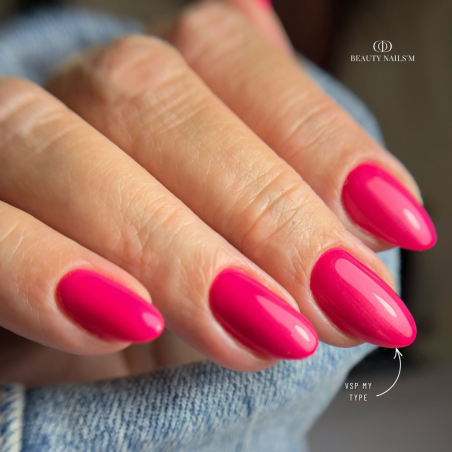 Pose d'ongles en amandes avec le VSP My Type rose néon