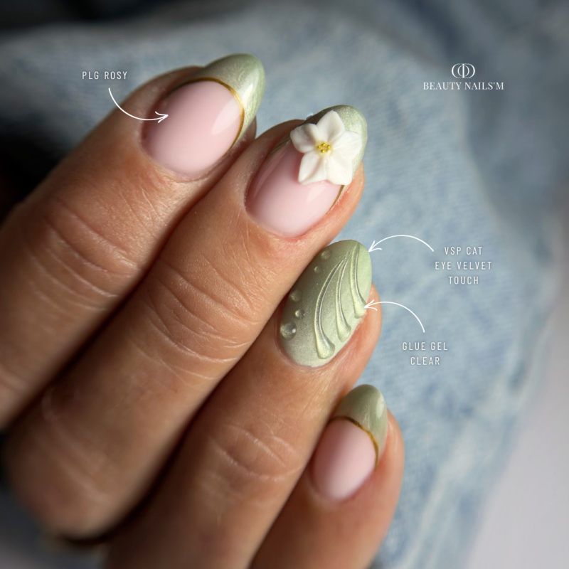 Pose d'ongles en amandes avec le VSP Cat Eye Velvet Touch vert pastel