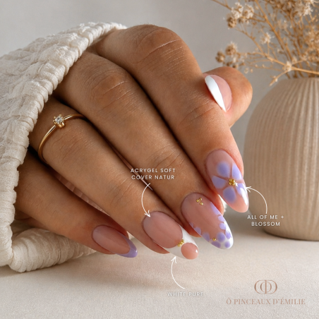 ongle avec nail art blooming couleur parme