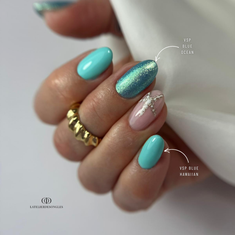 Pose en amandes avec le vernis semi permanent Blue Hawaiian bleu pastel