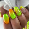 Pose d'ongles en amandes avec le vernis semi permanent Dilemma vert néon clair