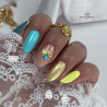 Pose en amandes avec le VSP Blue Hawaiian bleu pastel