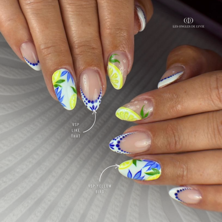 Pose en amandes avec le vernis semi permanent Yellow Bird jaune pastel néon