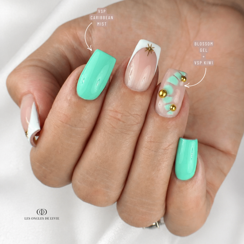 Pose carrée avec le vernis semi permanent Caribbean Mist vert d'eau pastel