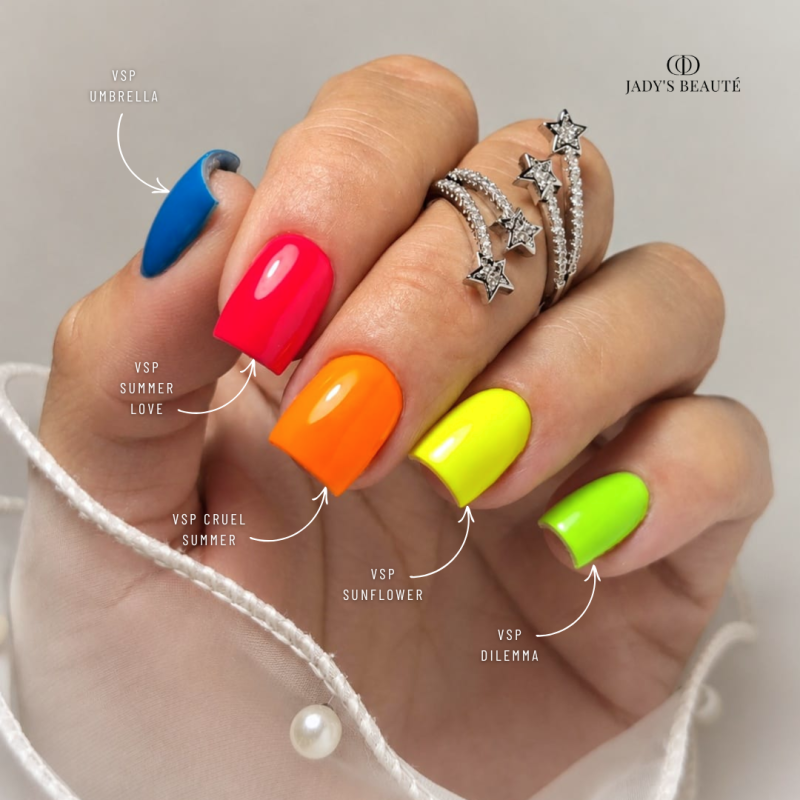 Pose carrée avec le vernis semi permanent Cruel Summer orange néon
